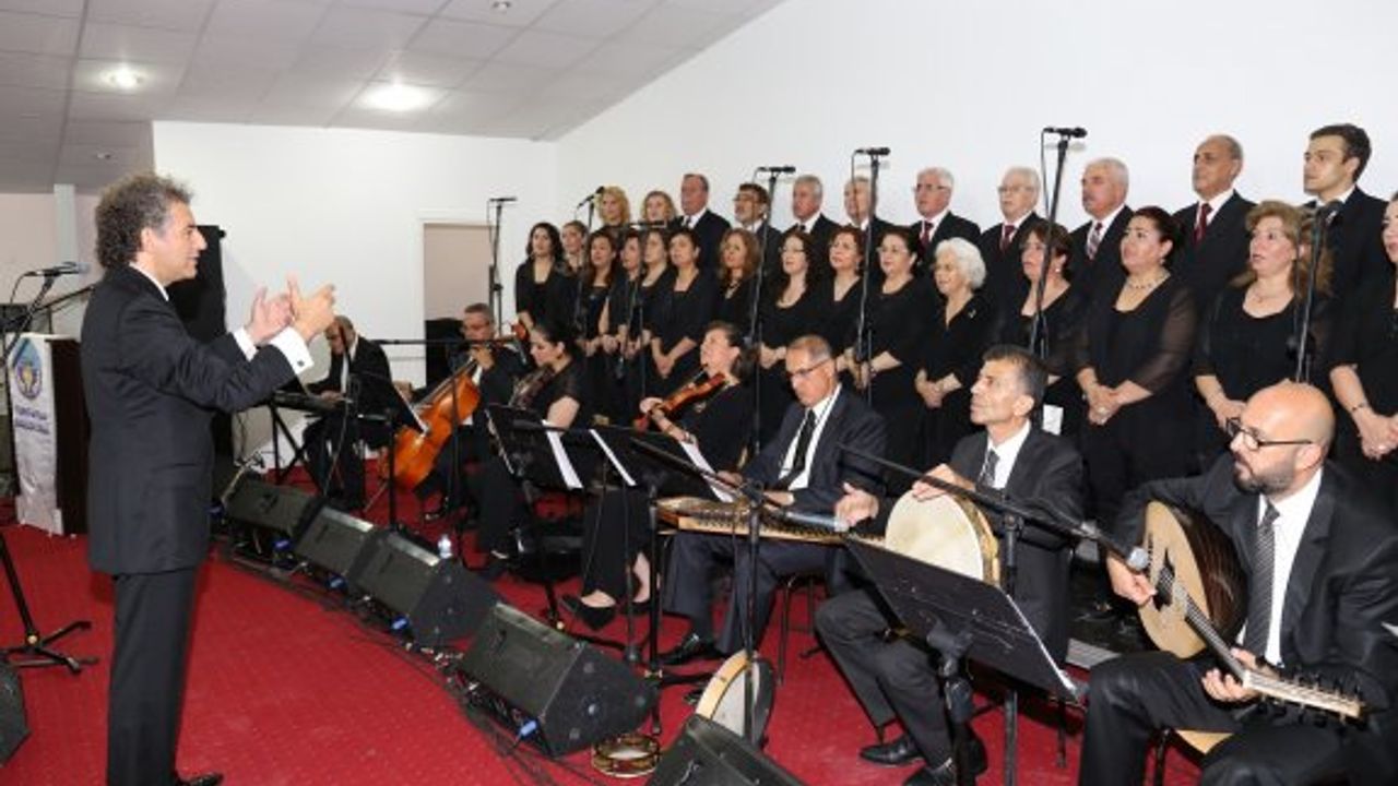 Münir Nurettin Selçuk Konseri Ayakta Alkışlandı