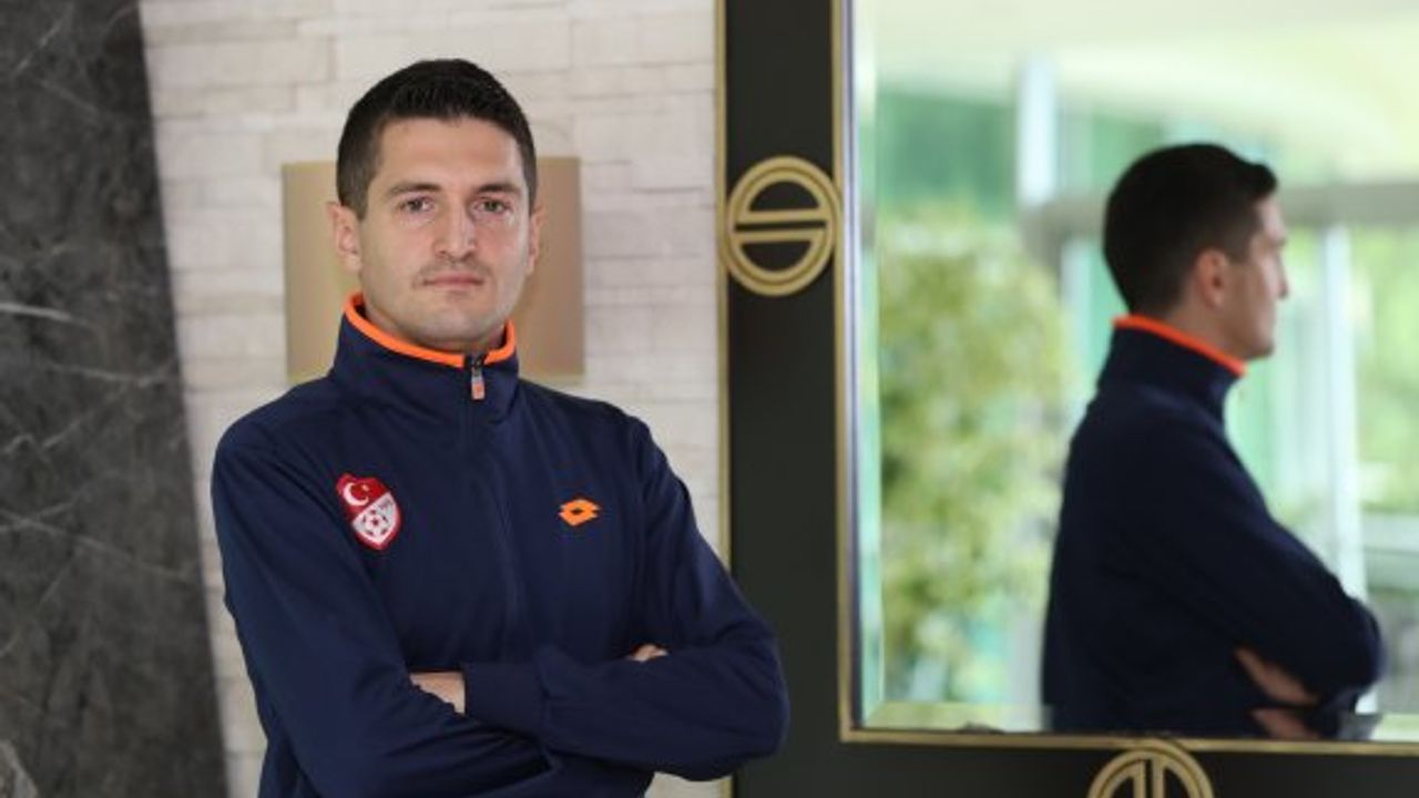 MANİSALI HAKEMİN HEDEFİ DÜNYA KUPASI'NDA BAYRAK SALLAMAK
