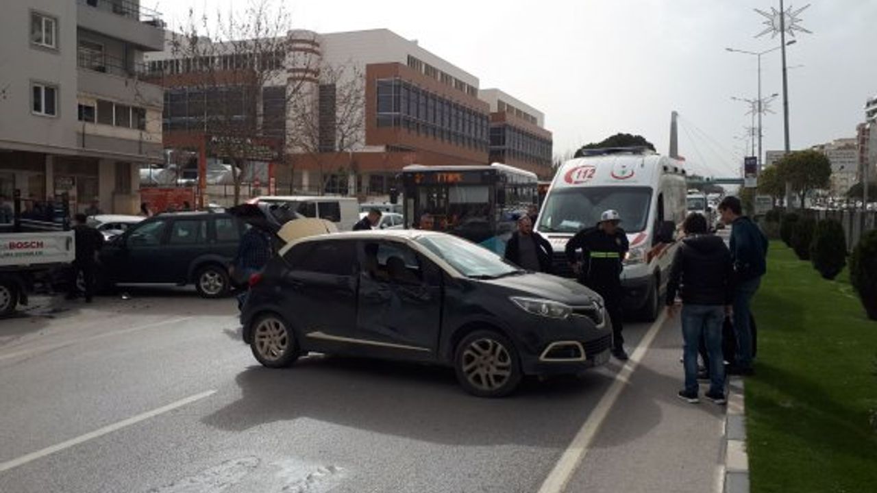 MİMAR SİNAN BULVARI'NDA ZİNCİRLEME KAZA!