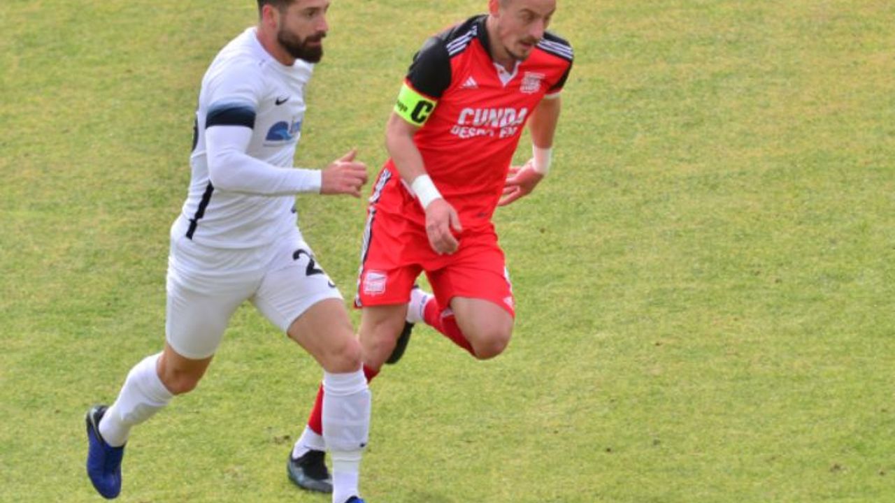 ÜZEYİR ERGÜN İZLEYENLERİ MEST EDİYOR