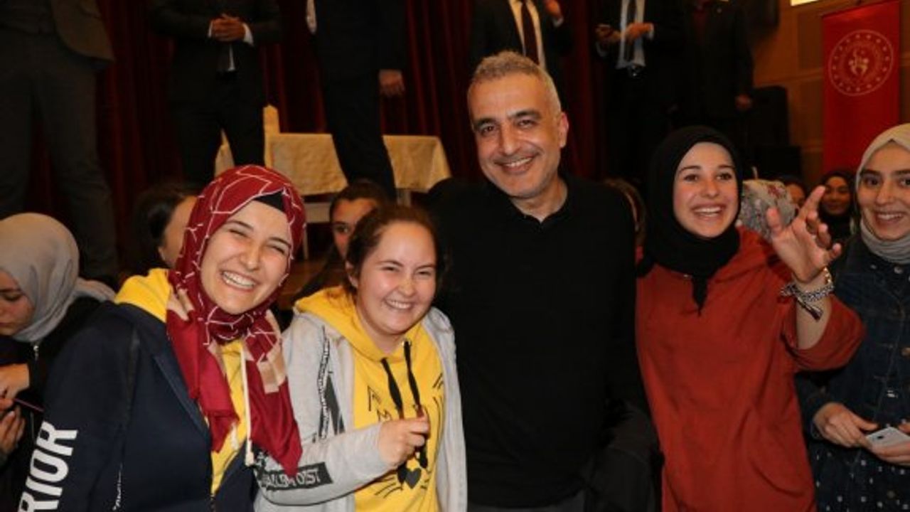 BEKİR DEVELİ VE EREM ŞENTÜRK GENÇLERLE BULUŞTU