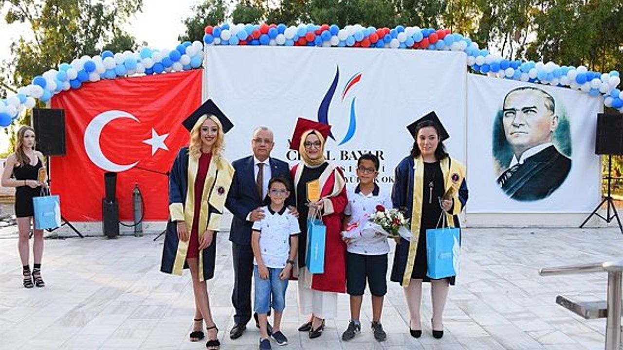 Salihli MYO 25. dönem mezunlarını uğurladı
