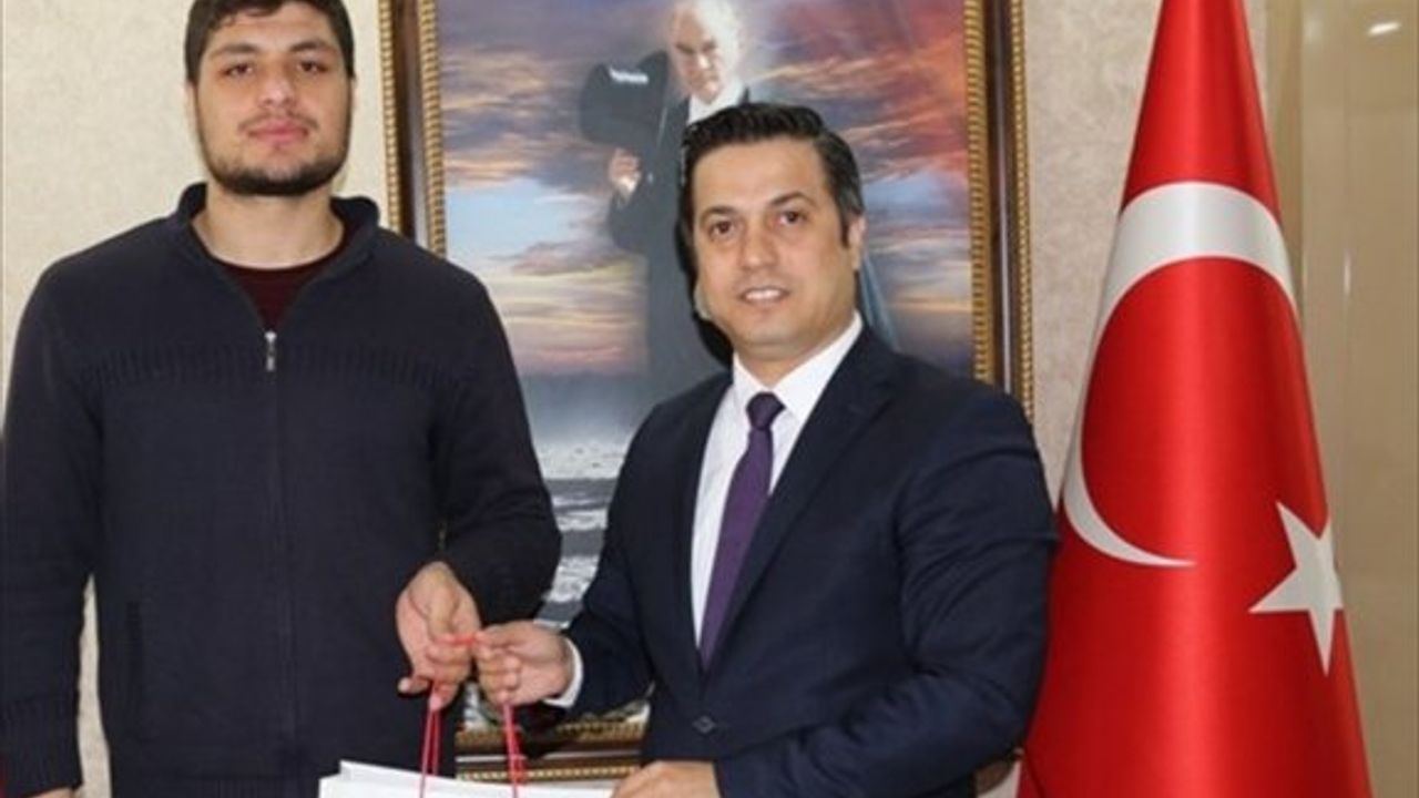 Genç Boksör Deniz Güngör olimpiyata hazırlanacak