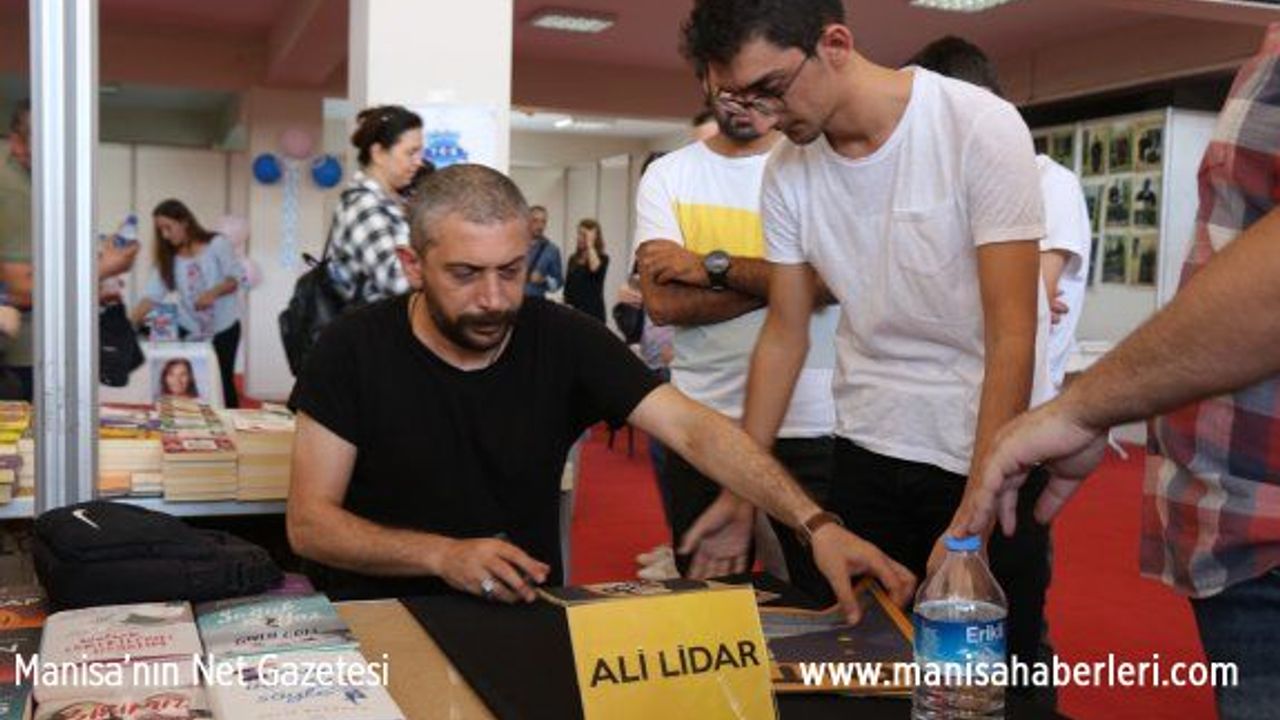 ALİ LİDAR MANİSA KİTAP FUARI'DA 