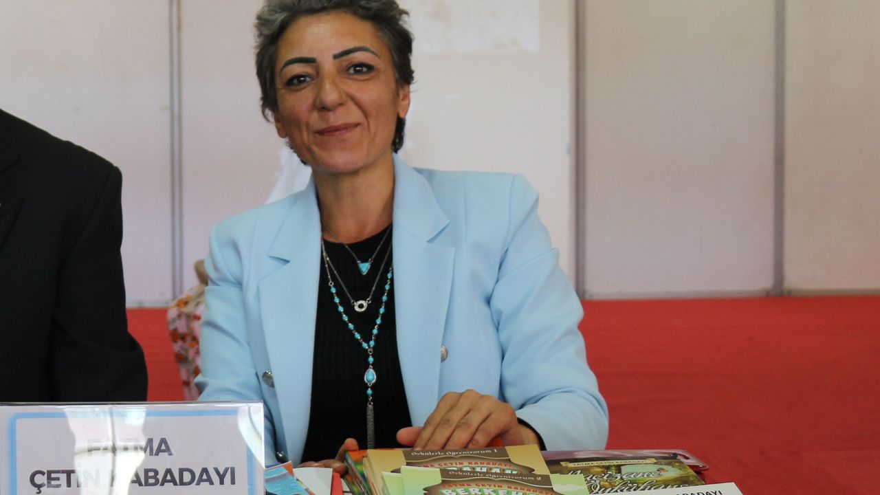 FATMA ÇETİN KABADAYI MANİSA KİTAP FUARI'NDA