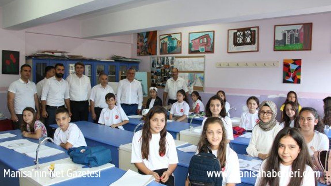 Kula’da 'Değerli Zamanlar' projesi devam ediyor