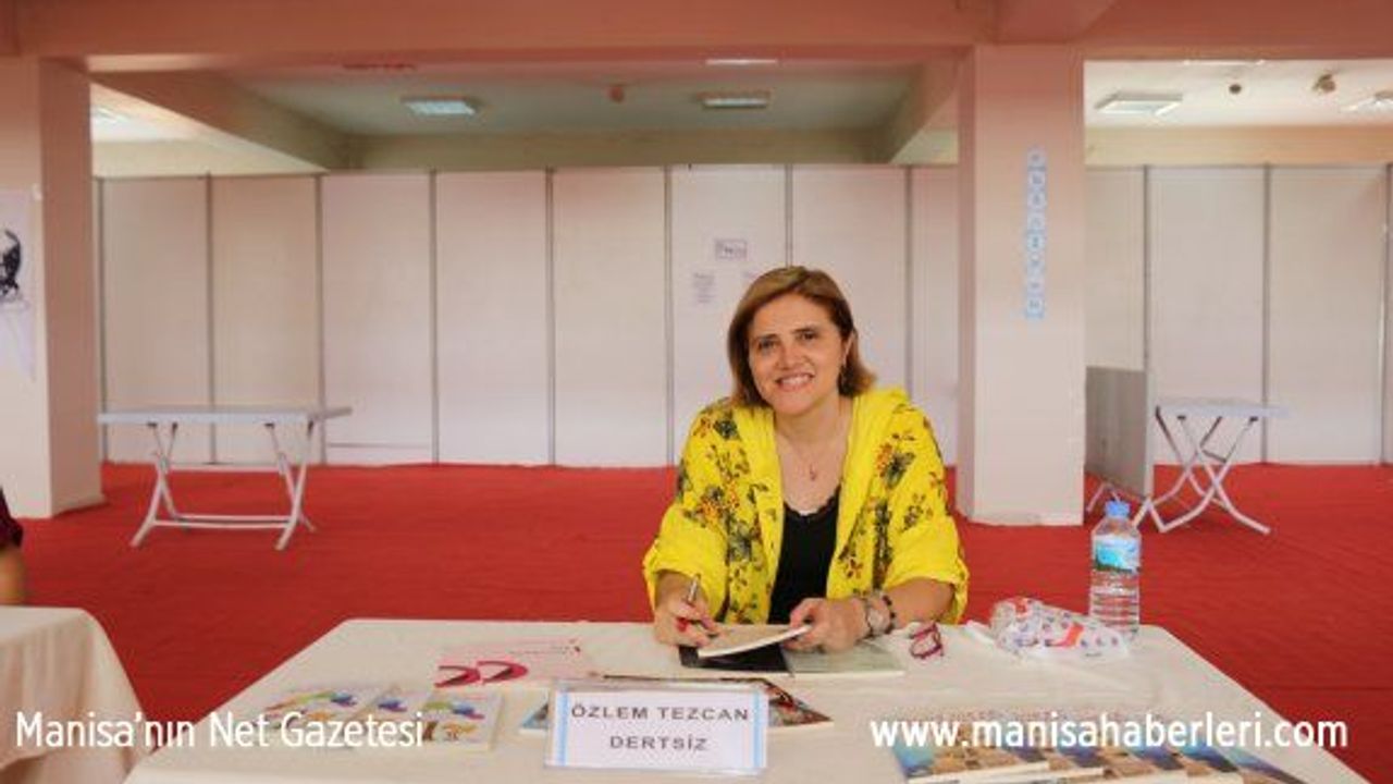 ÖZLEM TEZCAN DERTSİZ MANİSA KİTAP FUARI'NDA