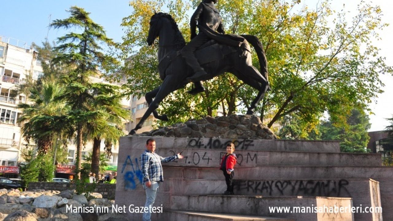 FATİH SULTAN MEHMET'İN HEYKELİNE BÜYÜK AYIP