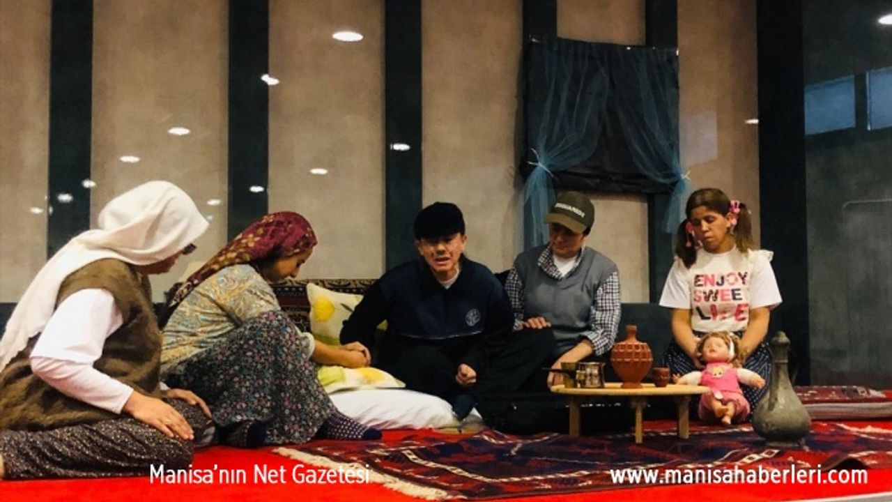 Soma Devlet Hastanesinde tiyatro oyunuyla akciğer kanserine dikkat çekildi