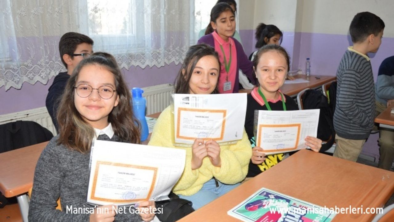 Manisa'da 249 bin öğrenci karne aldı