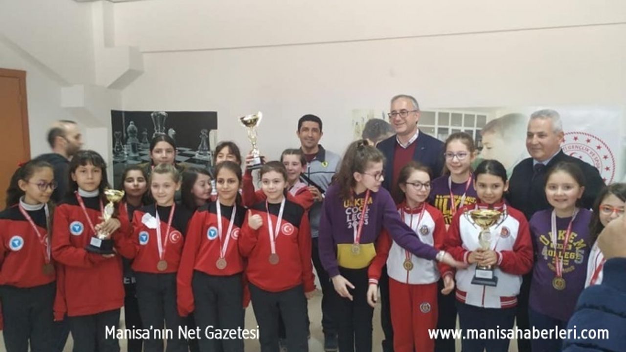 SELENDİ YBO'DAN SATRANÇTA BÜYÜK BAŞARI