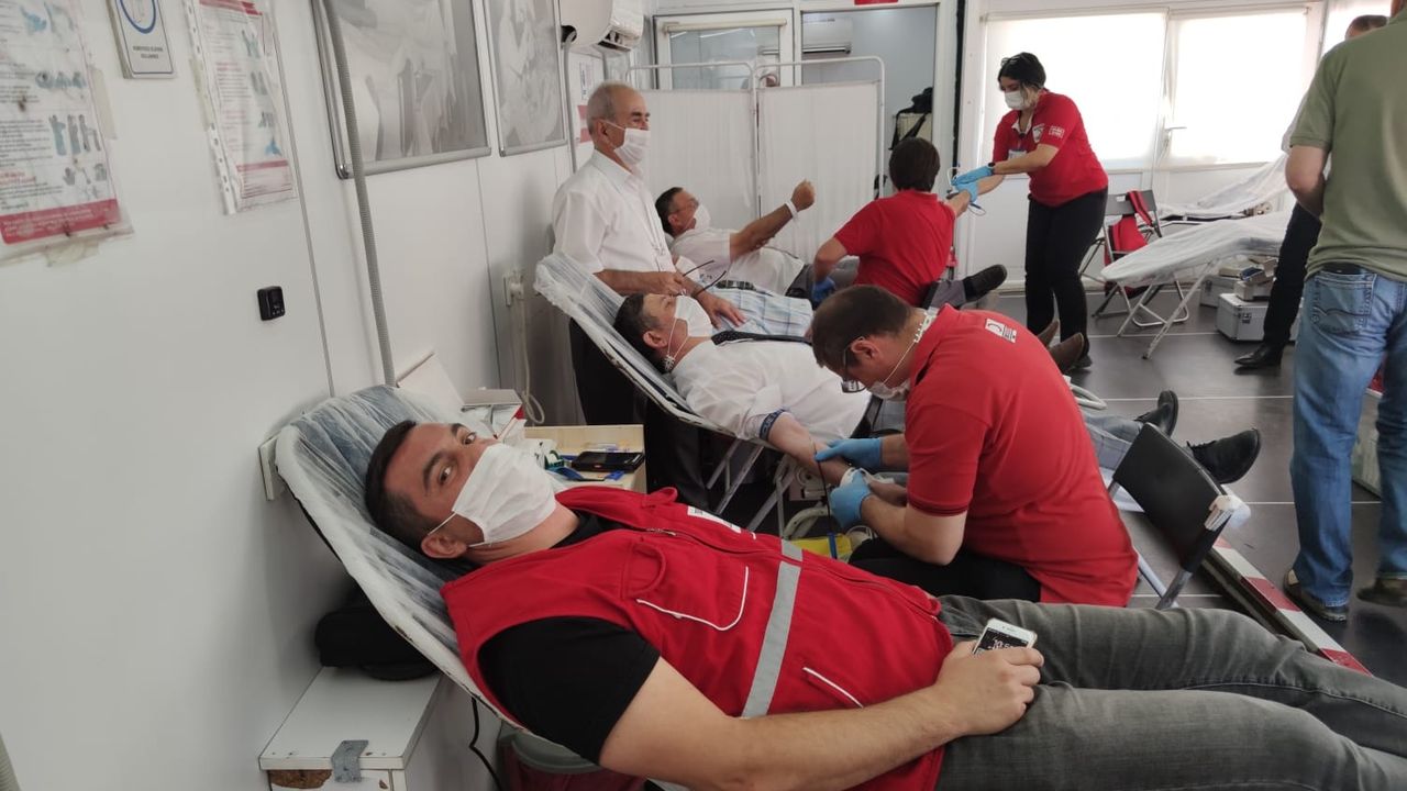 MANİSA'DA KURBAN BAYRAMI ÖNCESİ KAN BAĞIŞ KAMPANYASI