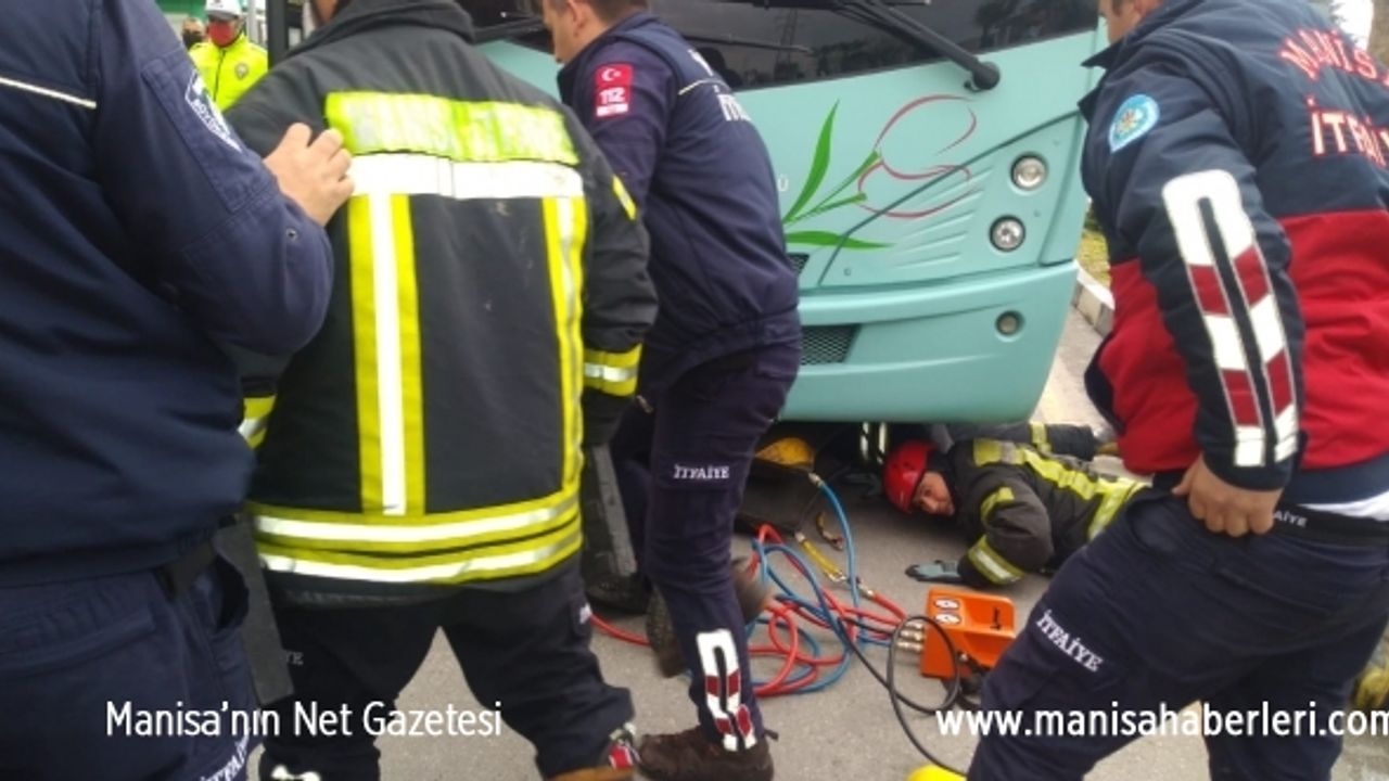 Manisa'da halk otobüsünün çarptığı yaya ağır yaralandı