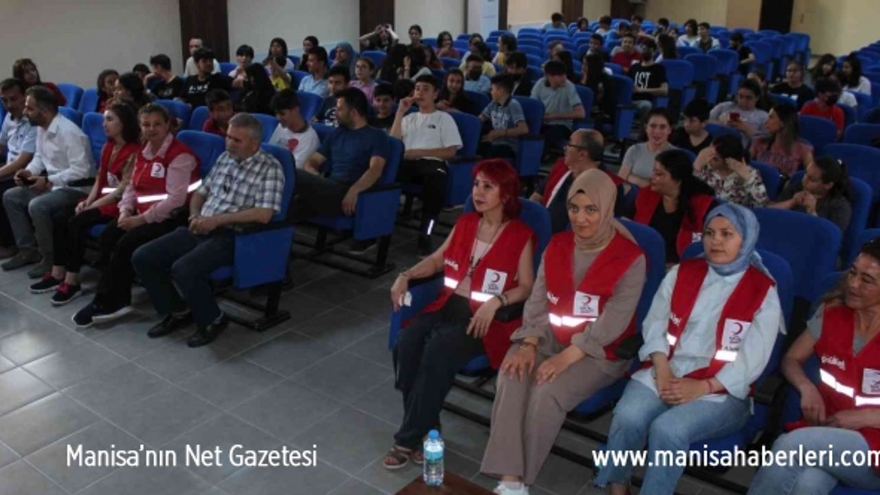 Alaşehir’de Kızılay’dan öğrencilere sınav eğitimi