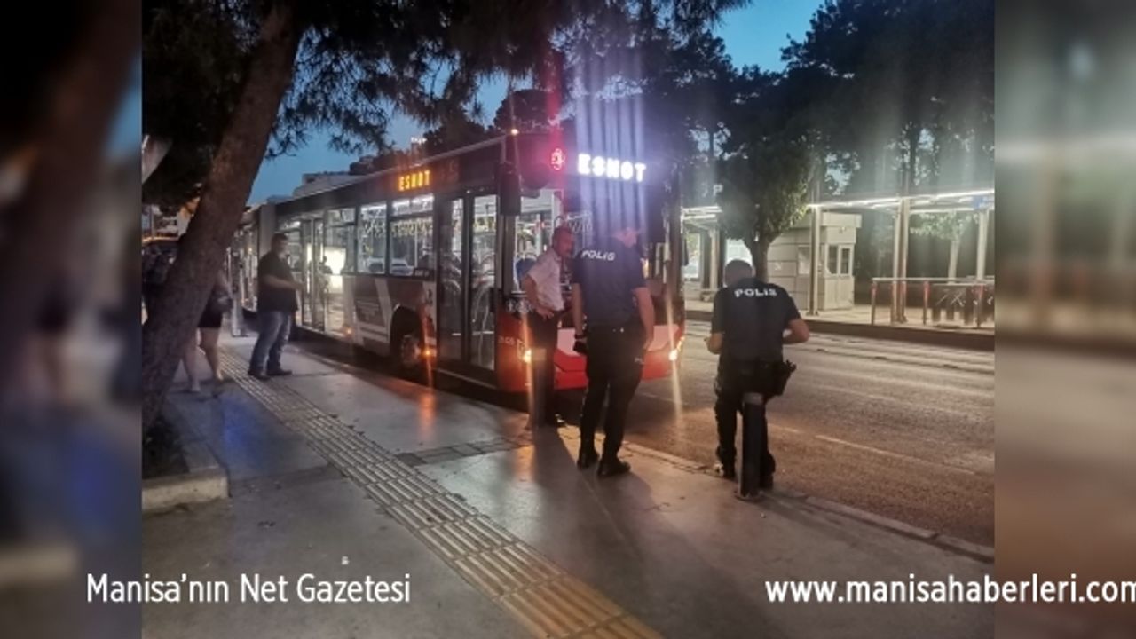  İzmir’de içinde yolcular bulunan belediye otobüsüne mermi isabet etti