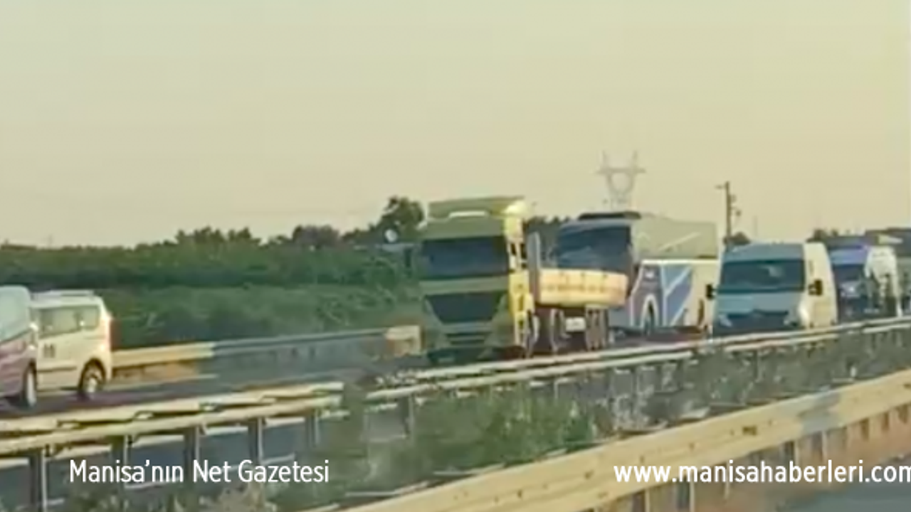 Yolcu otobüsü tıra arkadan çarptı! 2'si ağır 17 yaralı