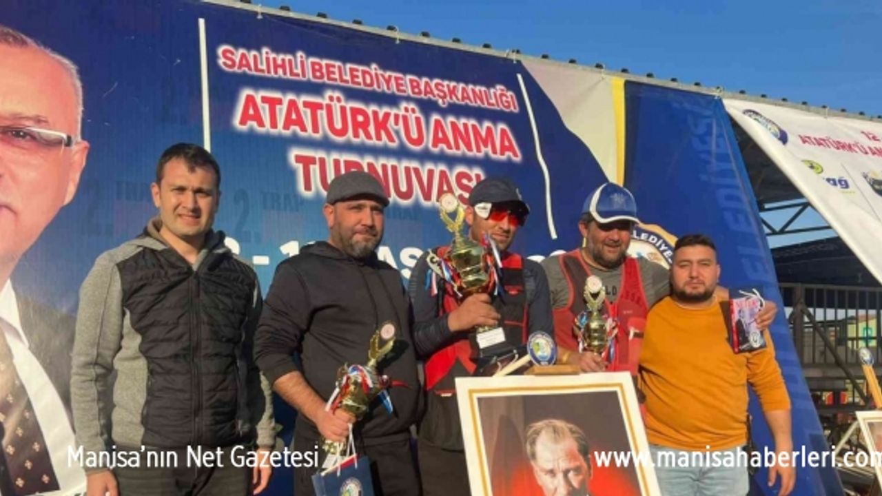 Salihli’de Atatürk’ü Anma Turnuvası’nda dereceye girenlere ödül