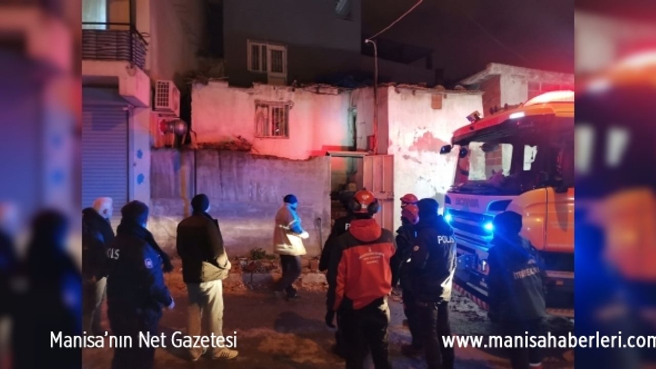 İzmir’de faciadan dönüldü: Evin çatısı çöktü, 1 kişi yaralı kurtarıldı