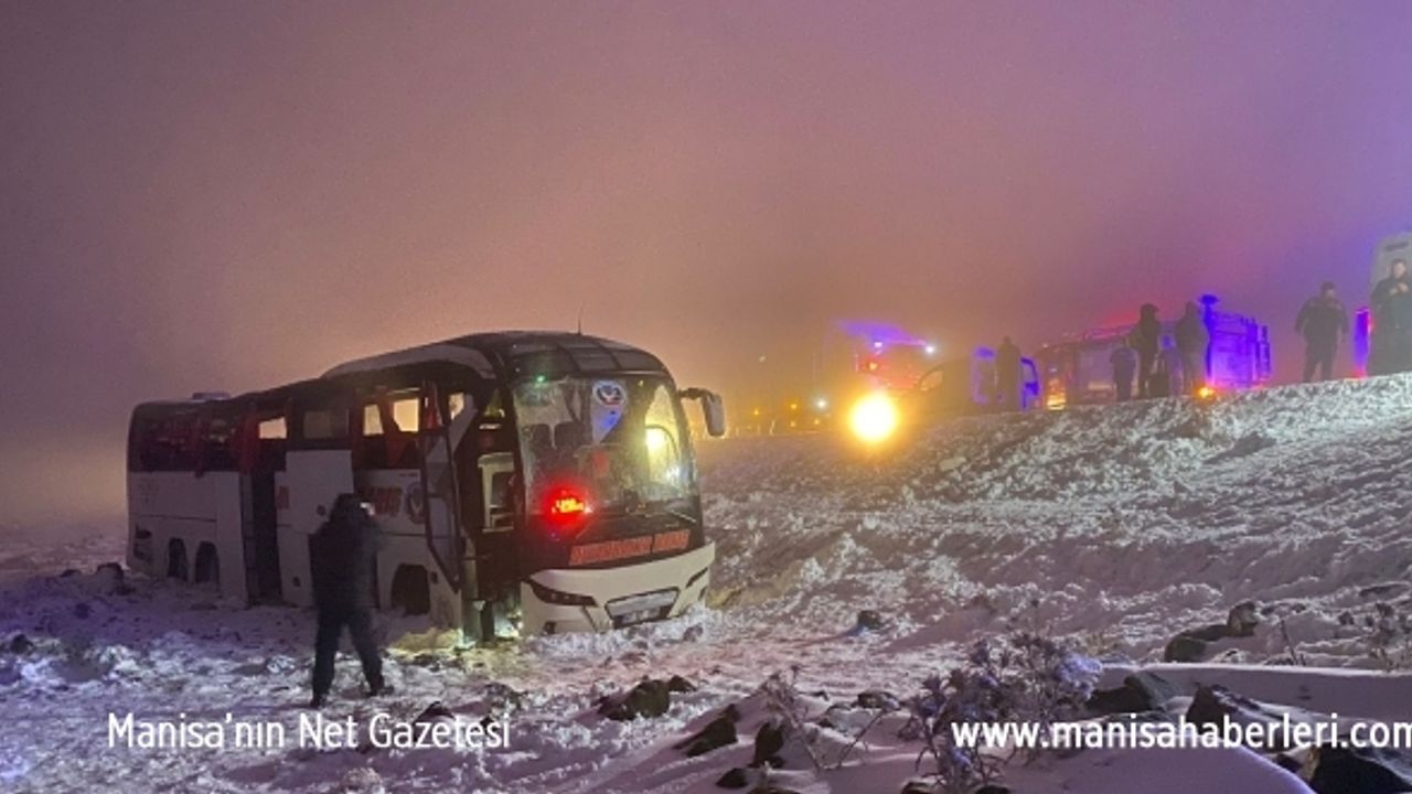 Yolcu otobüsü devrildi: 4’ü ağır 30 kişi yaralandı