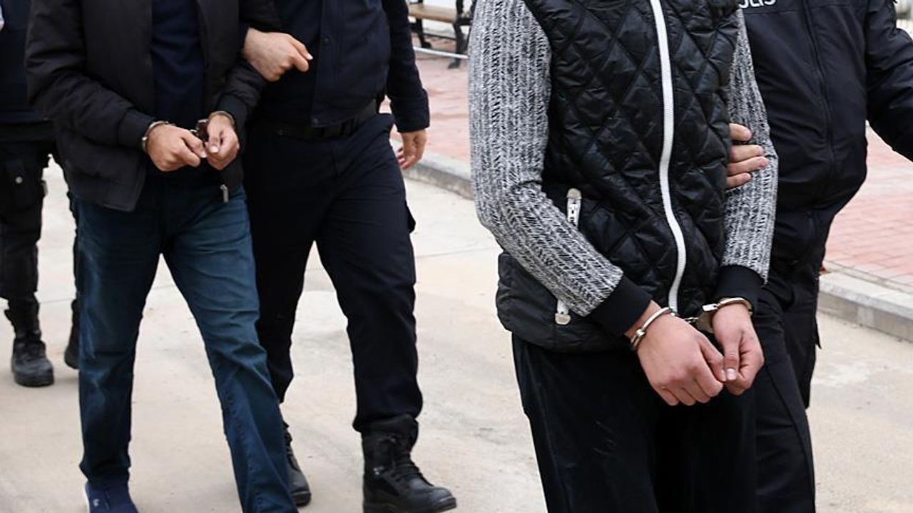 Manisa’da şüpheli araçtan metamfetamin çıktı: 3 tutuklama