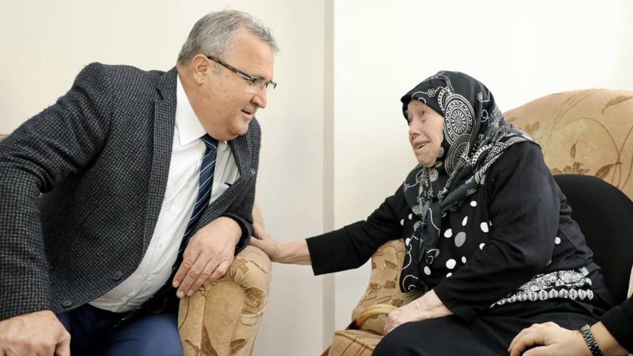 Başkan Çerçi'den asırlık çınar Şefika teyzeye ziyaret