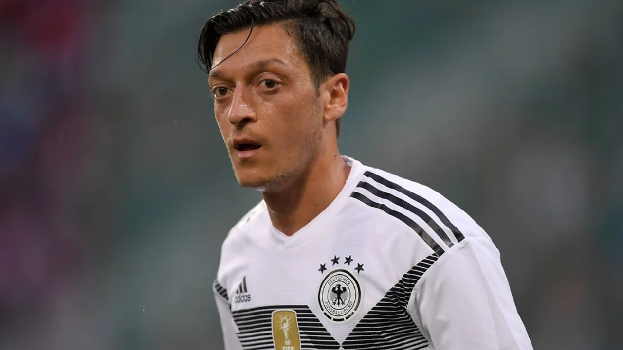 Mesut Özil'in babasından itiraf: Almanya için oynamasına ben ikna ettim