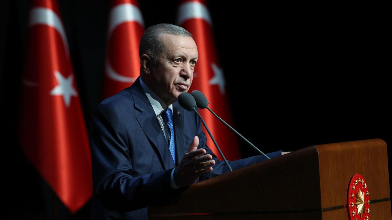 Cumhurbaşkanı Erdoğan'dan Özgür Özel'e ilk eleştiri: Al birini vur ötekine