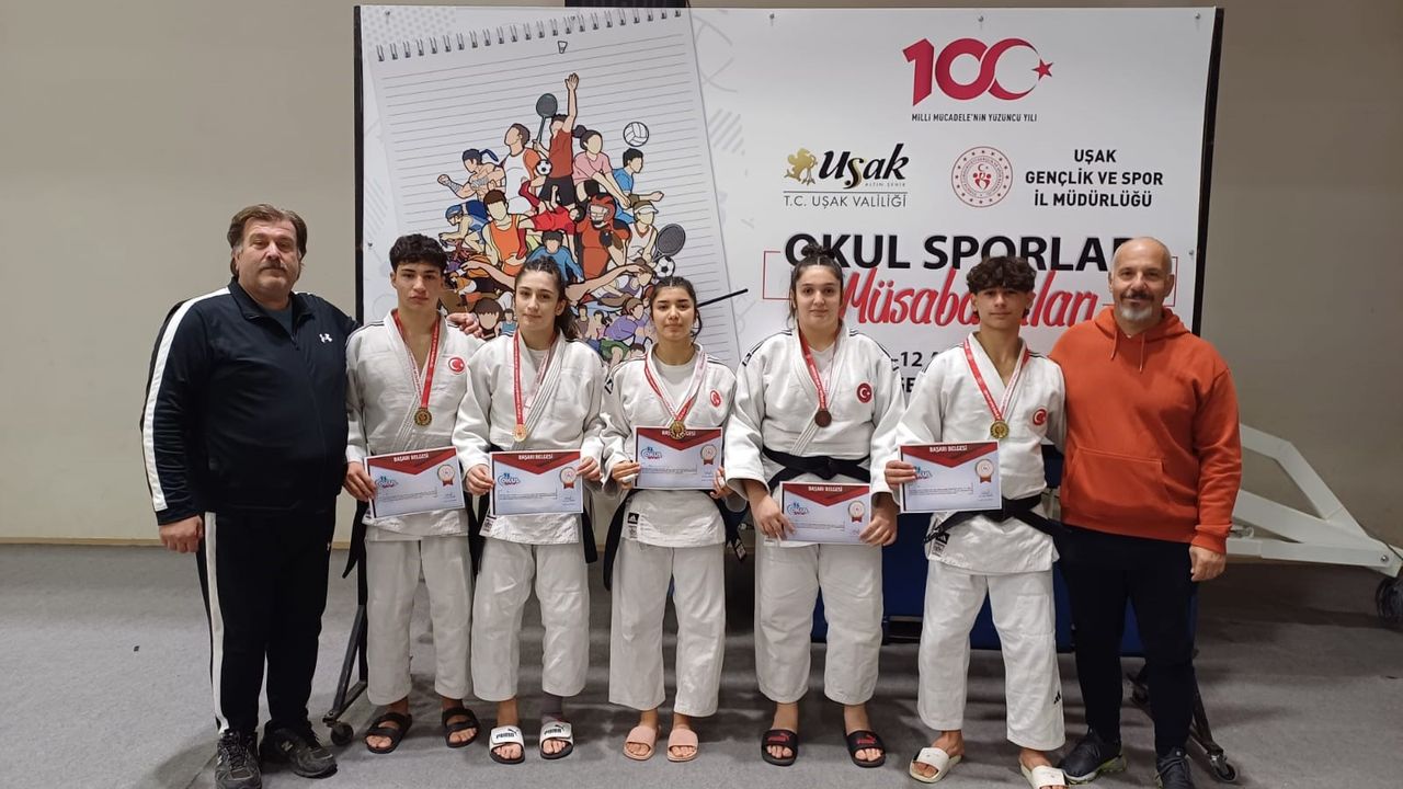 Yunusemreli judocular Uşak'ta madalyaları topladı