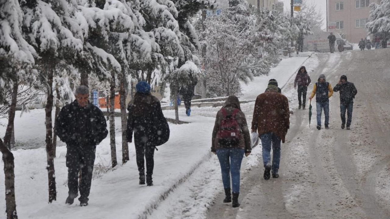 İzmir'de kar özlemi fotoğraflarda kaldı! Yıllardır kar hasreti çekiyorlar