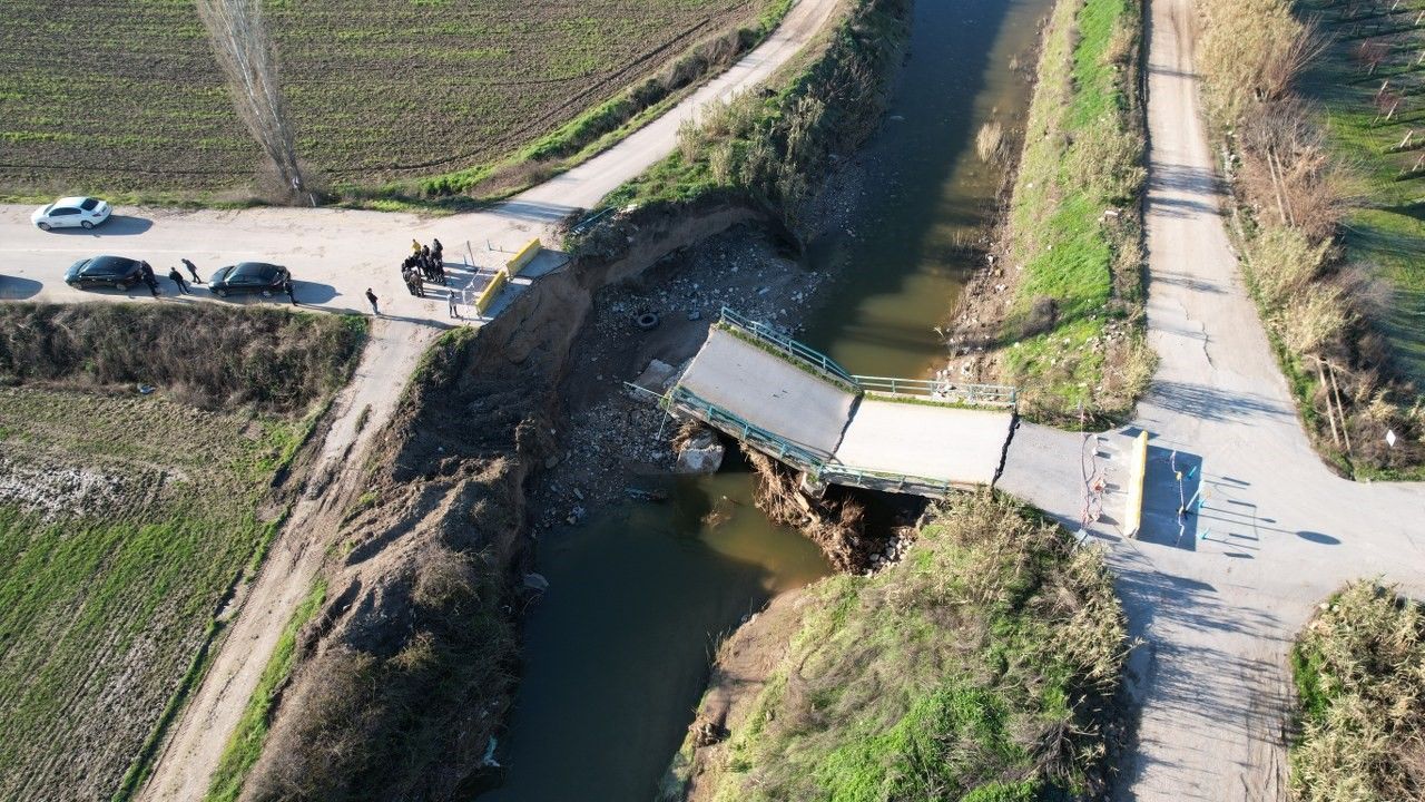 Sağanak yağış sonrası yıkılan köprü yeniden inşa edilecek