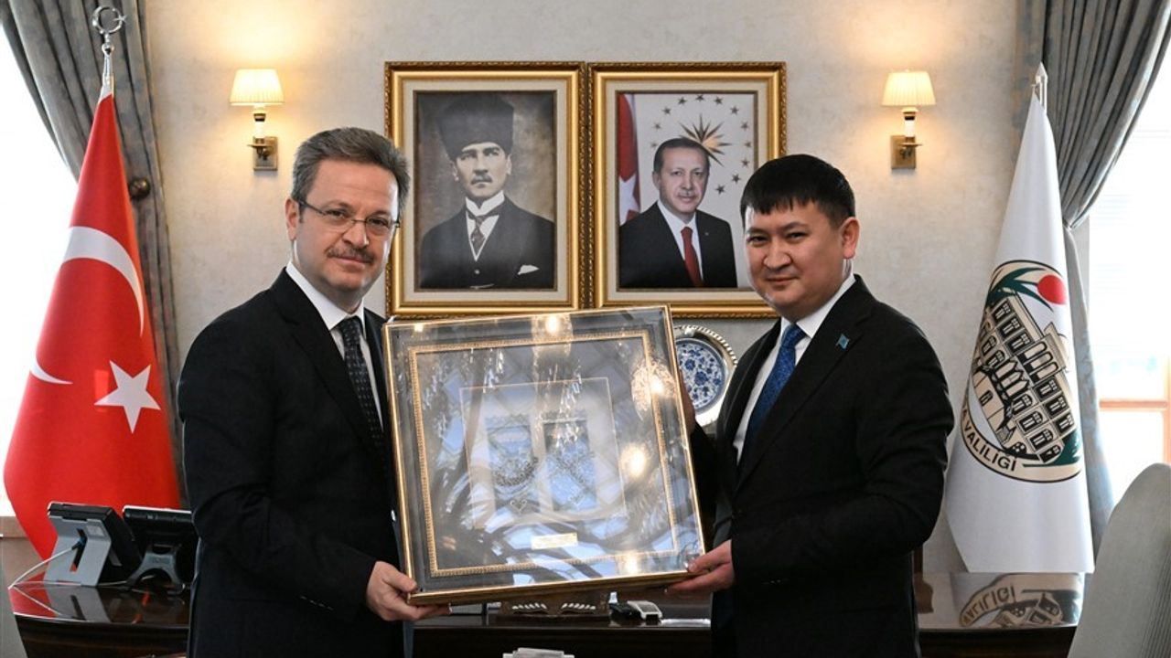 Kazakistan Başkonsolosu Amankul'dan Vali Ünlü’ye ziyaret 