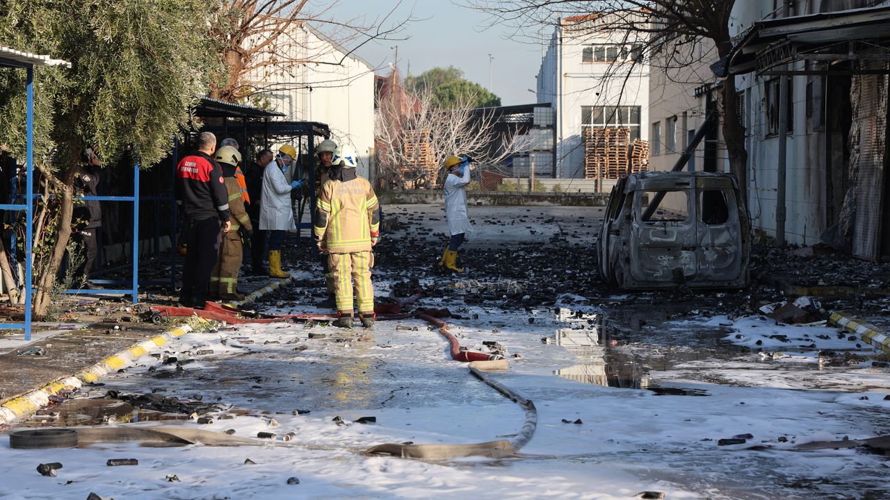 Çiğli'deki parfüm fabrikası yangınında ölü sayısı 3'e yükseldi