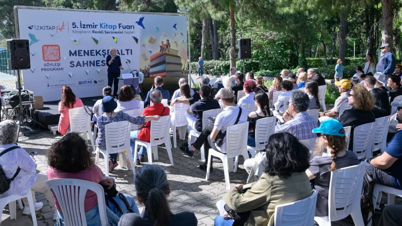 İzmirliler İzmir Kitap Fuarı’na akın etti