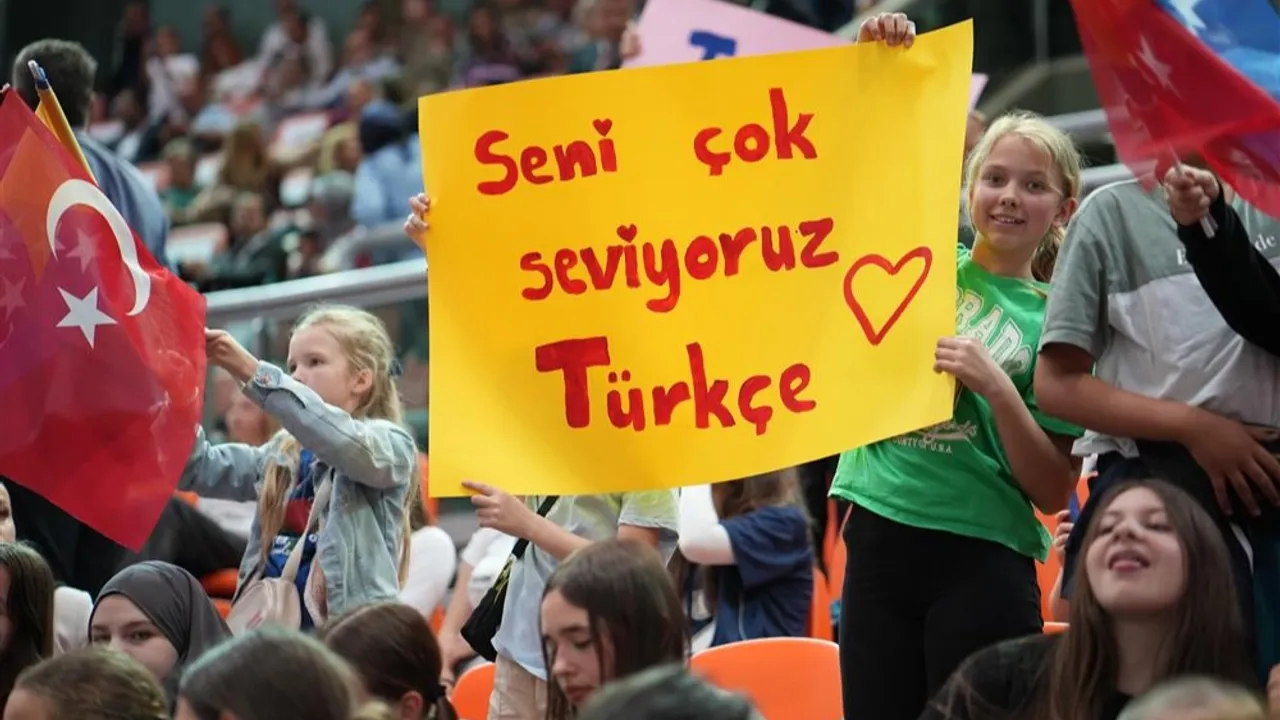 5 bin çocuk, tek bir dil!