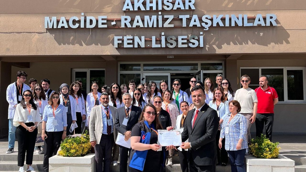 MCBÜ'den lise öğrencilerine bilim şöleni
