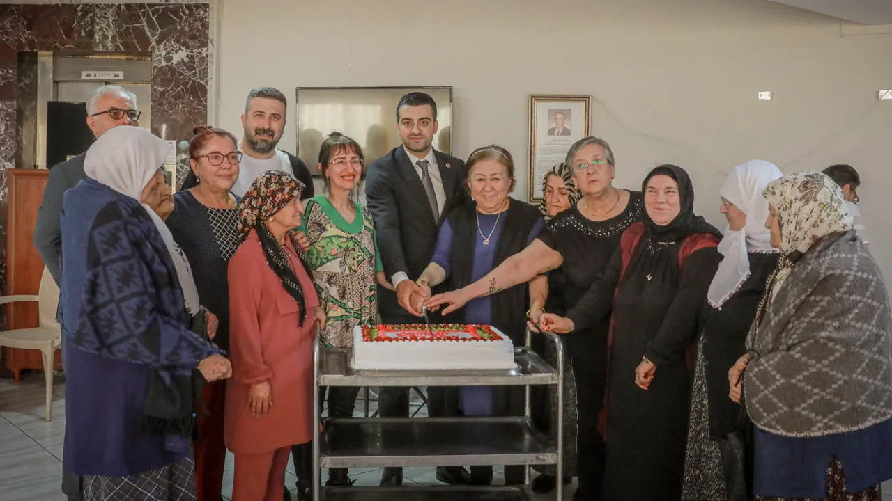 Ankara Keçiören'de huzurevi sakinlerine sürpriz ziyaret