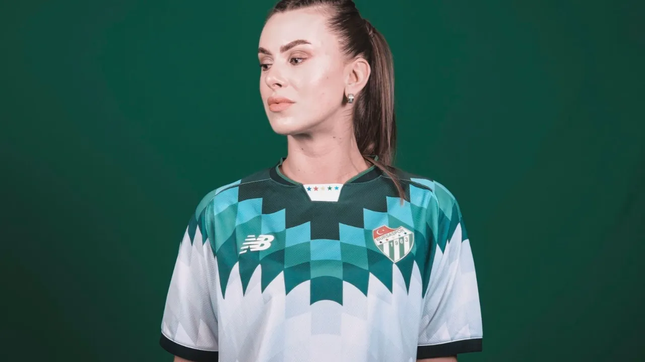 Bursaspor’un yeni sezon taraftar formaları ilgi görüyor
