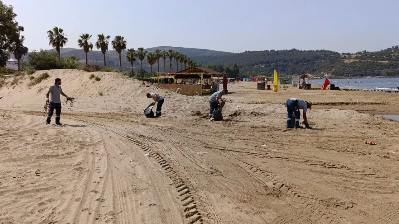 Efes Selçuk’ta bayram sonrası temizlik seferberliği