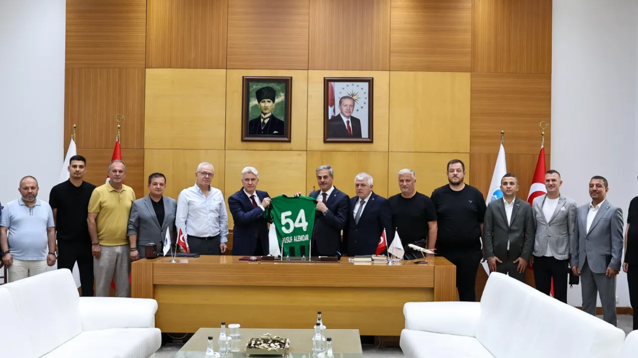 Sakaryaspor yönetimi Başkan Alemdar’ı ziyaret etti