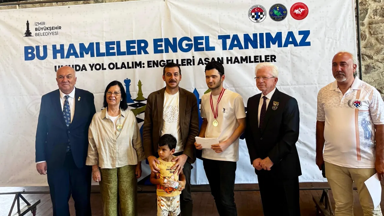 Satranç turnuvasında hamleler engelleri aştı