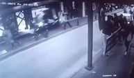 İzmir'de korkunç kaza! Motosiklet kaldırımda yürüyenlerin arasına daldı