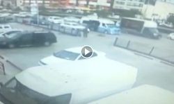 İzmir'de bir garip olay! Yola gelen alışveriş arabasını yolcu minibüsüne alıp kaçtılar