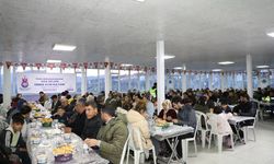 Şehzadeler Belediyesi'nden deprem bölgesinde  bin kişilik iftar sofrası