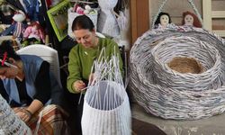 Atık kağıtlar Manisalı kadınların elinde sanat eserine dönüşüyor