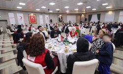 Kızılay Manisa'dan Dünya Yetimler Günü dolayısıyla iftar programı