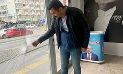 CHP’nin İzmir seçim bürosuna taşlı saldırı!