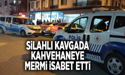 SİLAHLI KAVGADA BİR KAHVEHANEYE MERMİ İSABET ETTİ