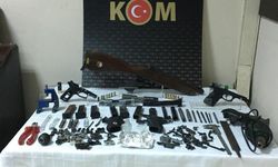 İzmir'de silah satıcısı yakalandı!