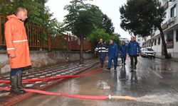 Akhisar'da sel ekipleri teyakkuza geçirdi: Su tahliyeleri devam ediyor