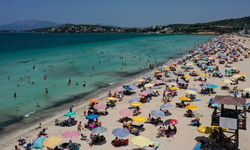 Ege'de bayram yoğunluğu: Plajlarda yer kalmadı